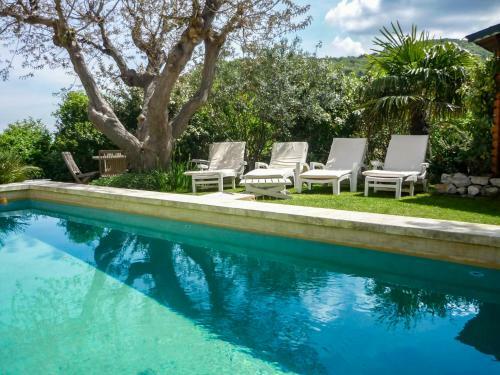 Holiday Home Le Ch�teau Mimet