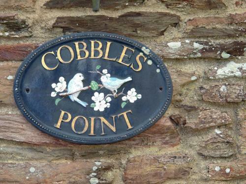 Cobbles Point, Folly Hill