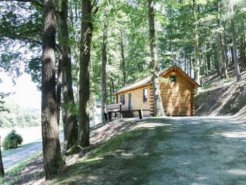 Hollies Lodge
