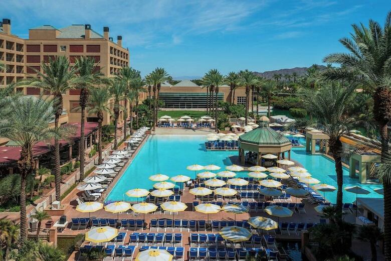 Hotel Renaissance Esmeralda