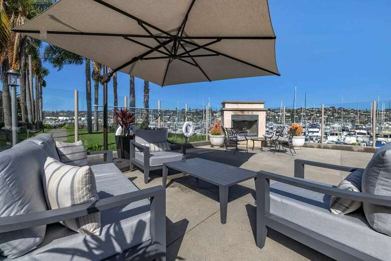 Island Palms Hotel & Marina (.)