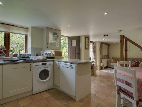 Honey House, Combebow, Lewdown