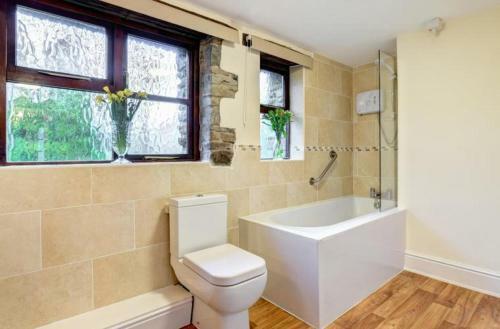 Jay Apartment At Cwmchwefru Cottages