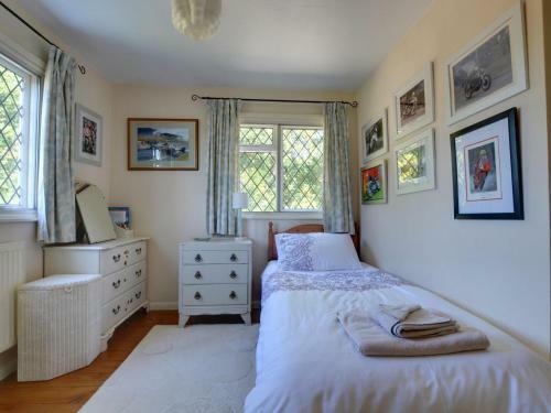 Charming Holiday Home In Cranbrook With Fireplace