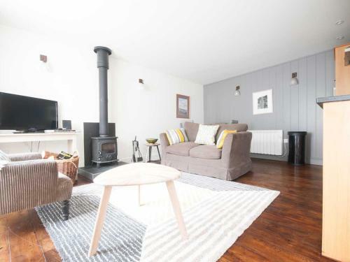 No 1 The Hinges, Crantock