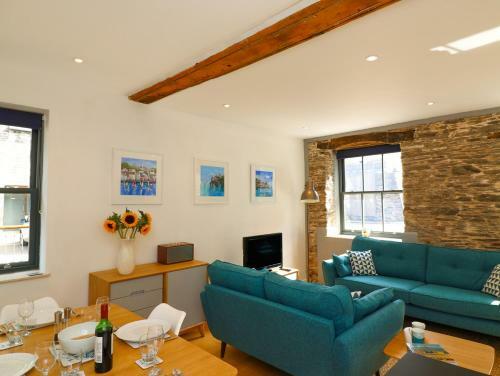6 The Pottery, Dartmouth