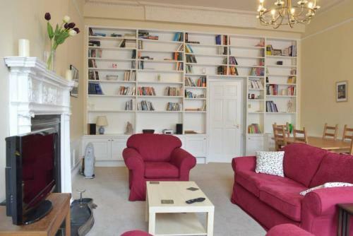 Apartamento 2 Bedroom Georgian Flat In New Town Accommodates 5