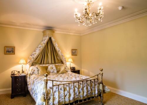 Hotel Crossbasket Castle