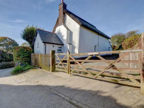 Comfortable Cottage In Kingsheanton With Private Garden