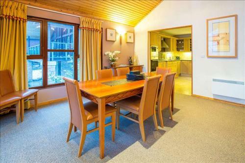 Cameron House Two Bedroom Detached Lodge L62