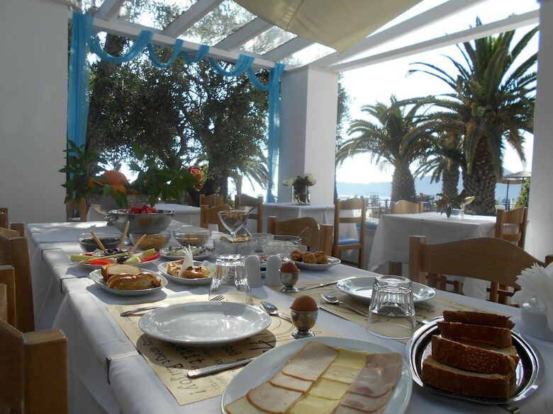 Kinira Beach Hotel