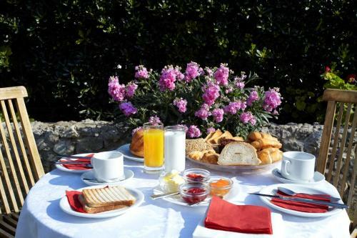 Hostal Evoikos Beach & Resort