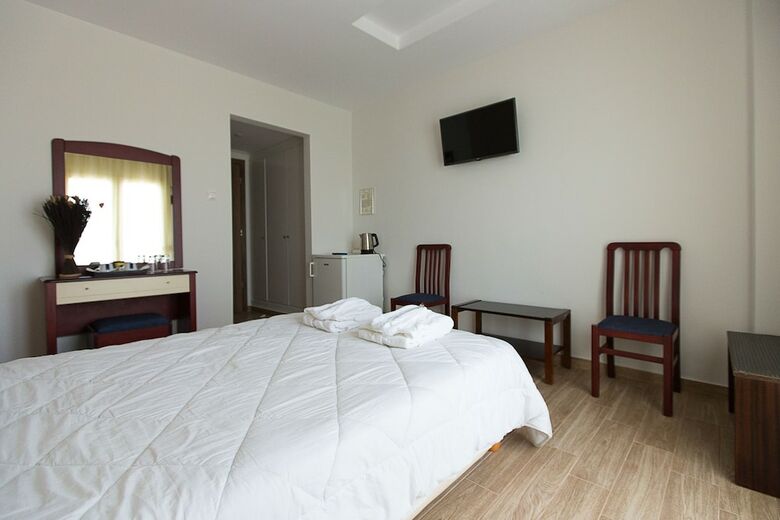 Hostal Flisvos Rooms