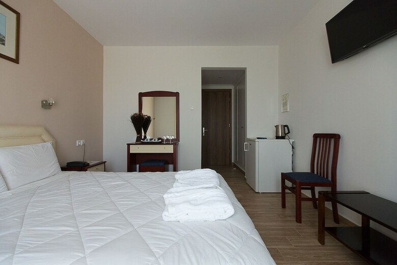 Hostal Flisvos Rooms
