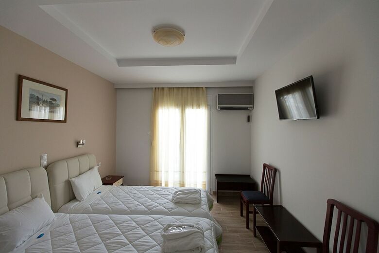 Hostal Flisvos Rooms