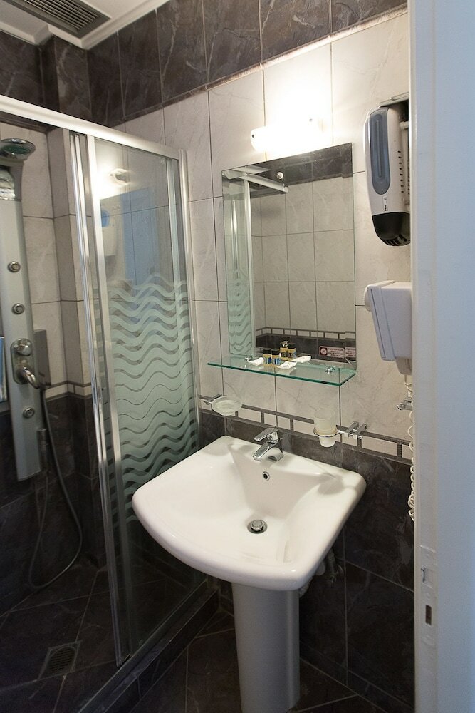 Hostal Flisvos Rooms