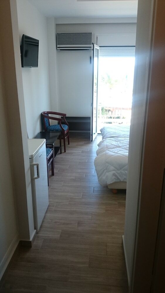 Hostal Flisvos Rooms