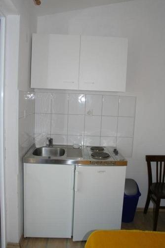 Apartments By The Sea Igrane, Makarska - 2680