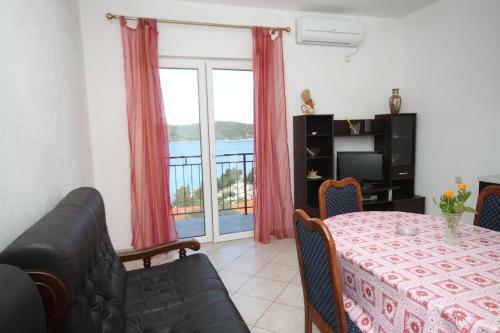 Apartments By The Sea Necujam, Solta - 8647