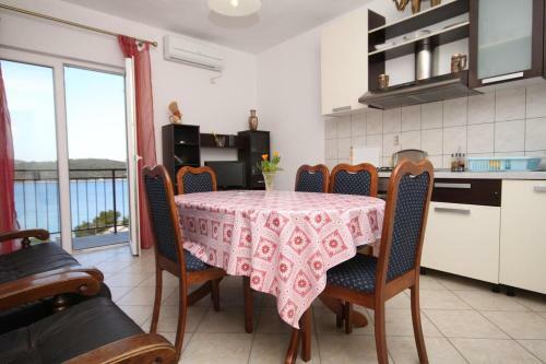 Apartments By The Sea Necujam, Solta - 8647