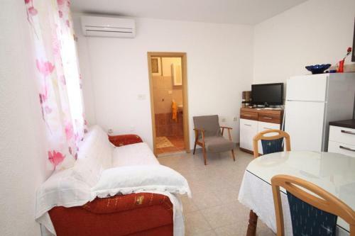 Apartments By The Sea Necujam, Solta - 8647