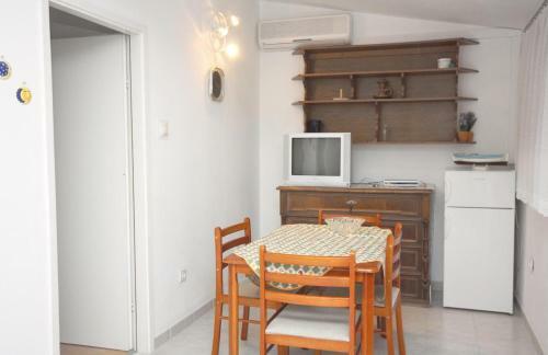 Apartments By The Sea Maslinica, Solta - 5216