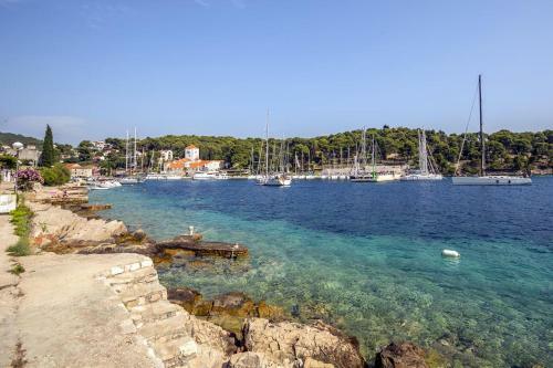 Apartments By The Sea Maslinica, Solta - 5216