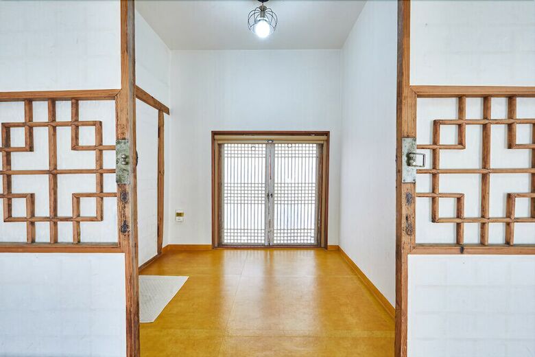 Hotel Choongsindang Hanok Traditional House