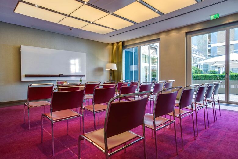 Radisson Blu Media Harbour Hotel, D�sseldorf