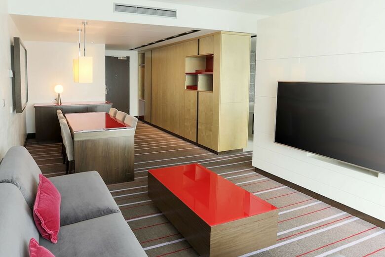 Radisson Blu Media Harbour Hotel, D�sseldorf