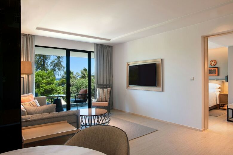 Hotel Four Points By Sheraton Phuket Patong Beach Resort