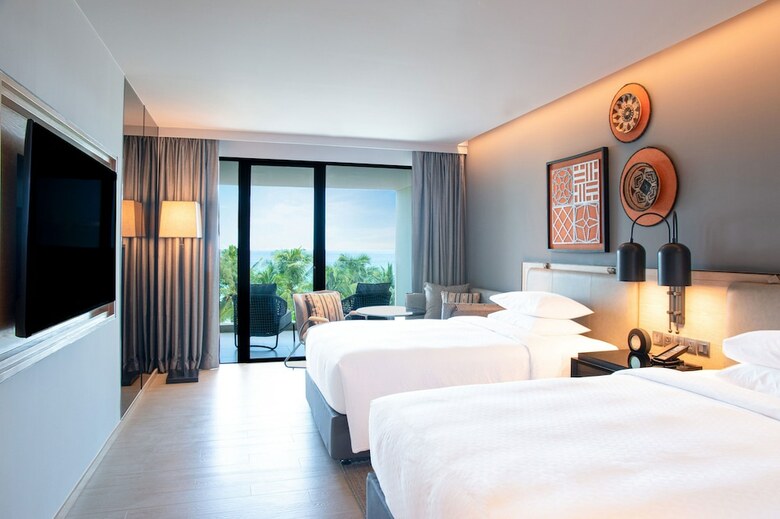 Hotel Four Points By Sheraton Phuket Patong Beach Resort