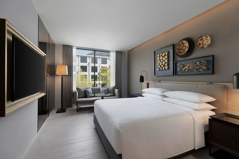 Hotel Four Points By Sheraton Phuket Patong Beach Resort