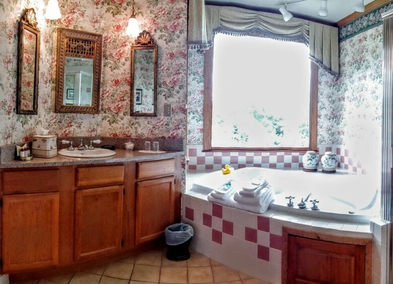Innisfree Bed & Breakfast By-the-lake