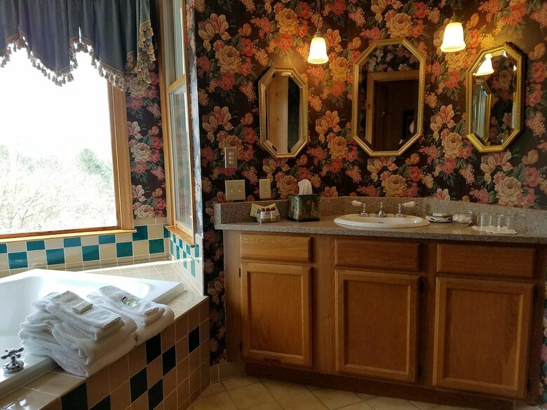 Innisfree Bed & Breakfast By-the-lake
