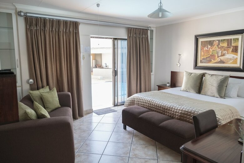 Hotel President Lodge