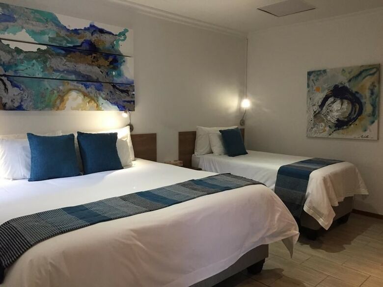 Hotel President Lodge