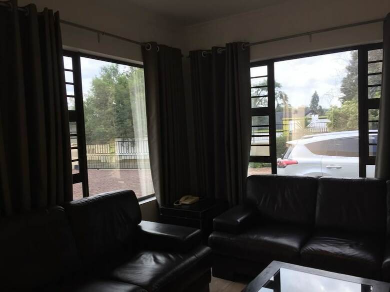 Hotel President Lodge