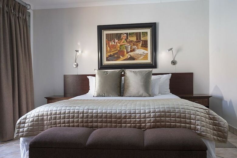 Hotel President Lodge