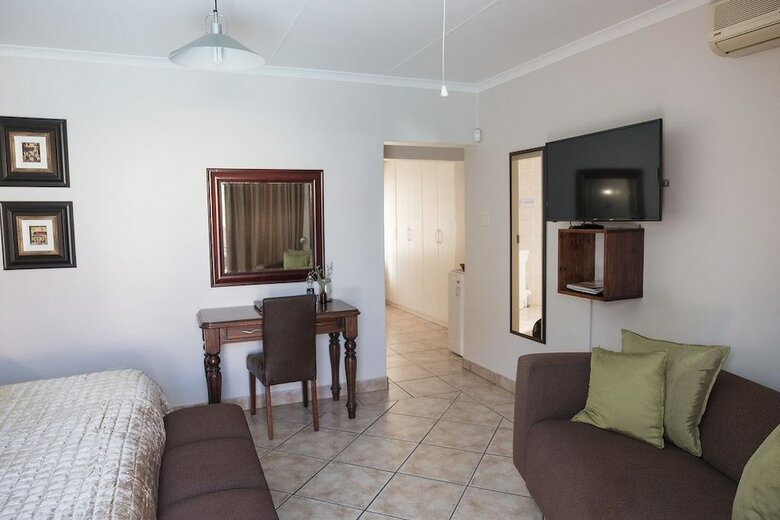 Hotel President Lodge