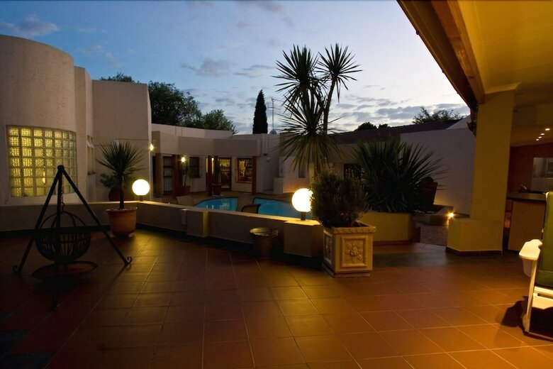 Hotel President Lodge
