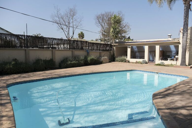 Hotel President Lodge