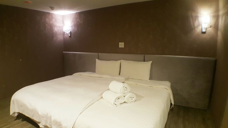 Walker Hotel Sanchong Zhengyi Branch