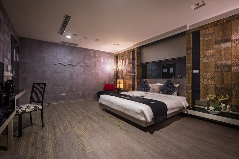 Walker Hotel Sanchong Zhengyi Branch