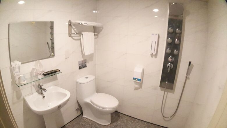 Walker Hotel Sanchong Zhengyi Branch