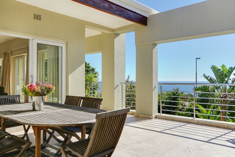 Villa 100 Geneva Drive