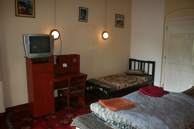 Bed & Breakfast Old English Colonial Bungalow