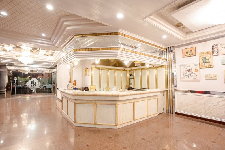 Mou Hotel Luchuan
