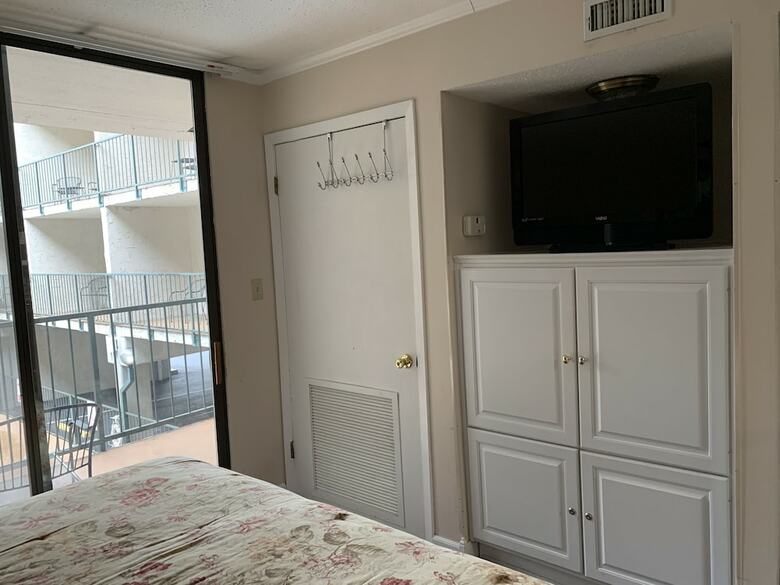 Hotel Oak Square Condominiums
