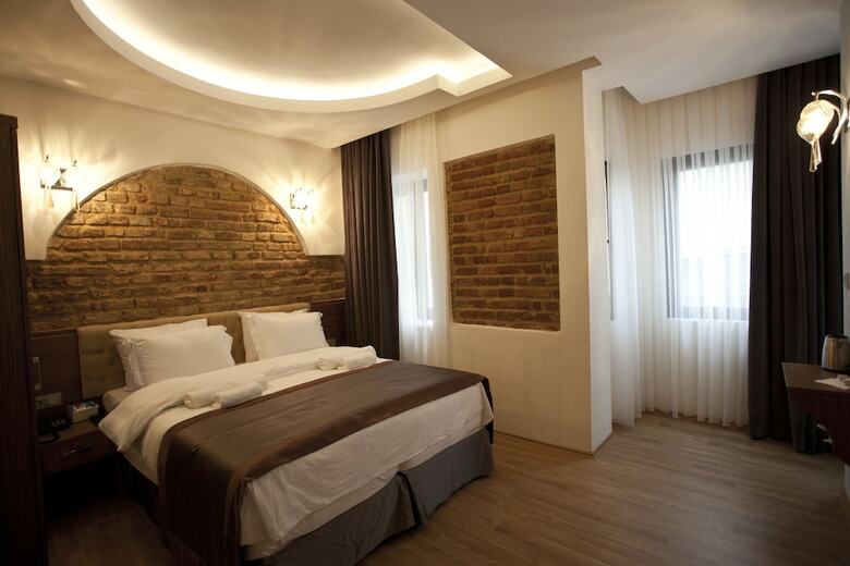 Pera Line Hotel